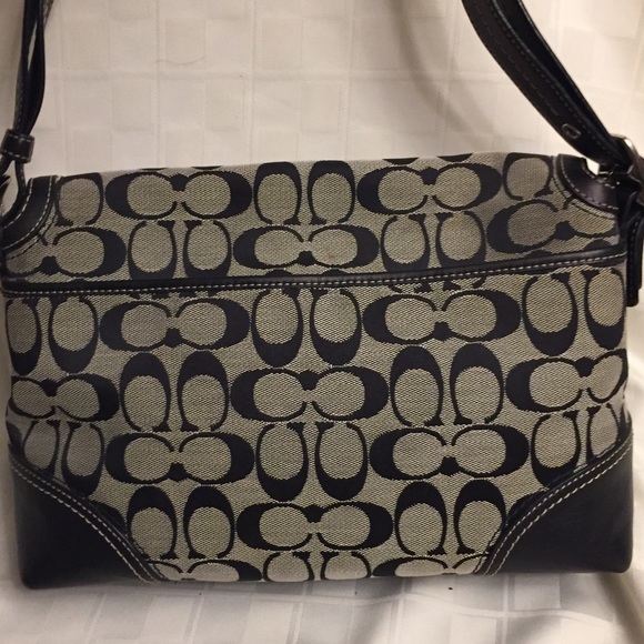 EUC COACH PURSE - Picture 4 of 8